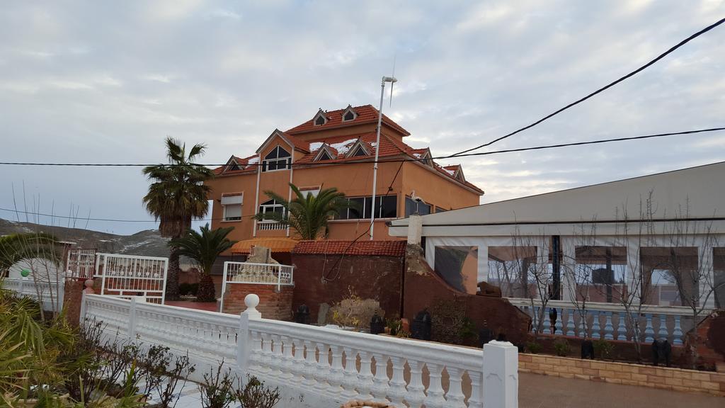 Le Vallon Vert - Club Equestre Azrou Bagian luar foto